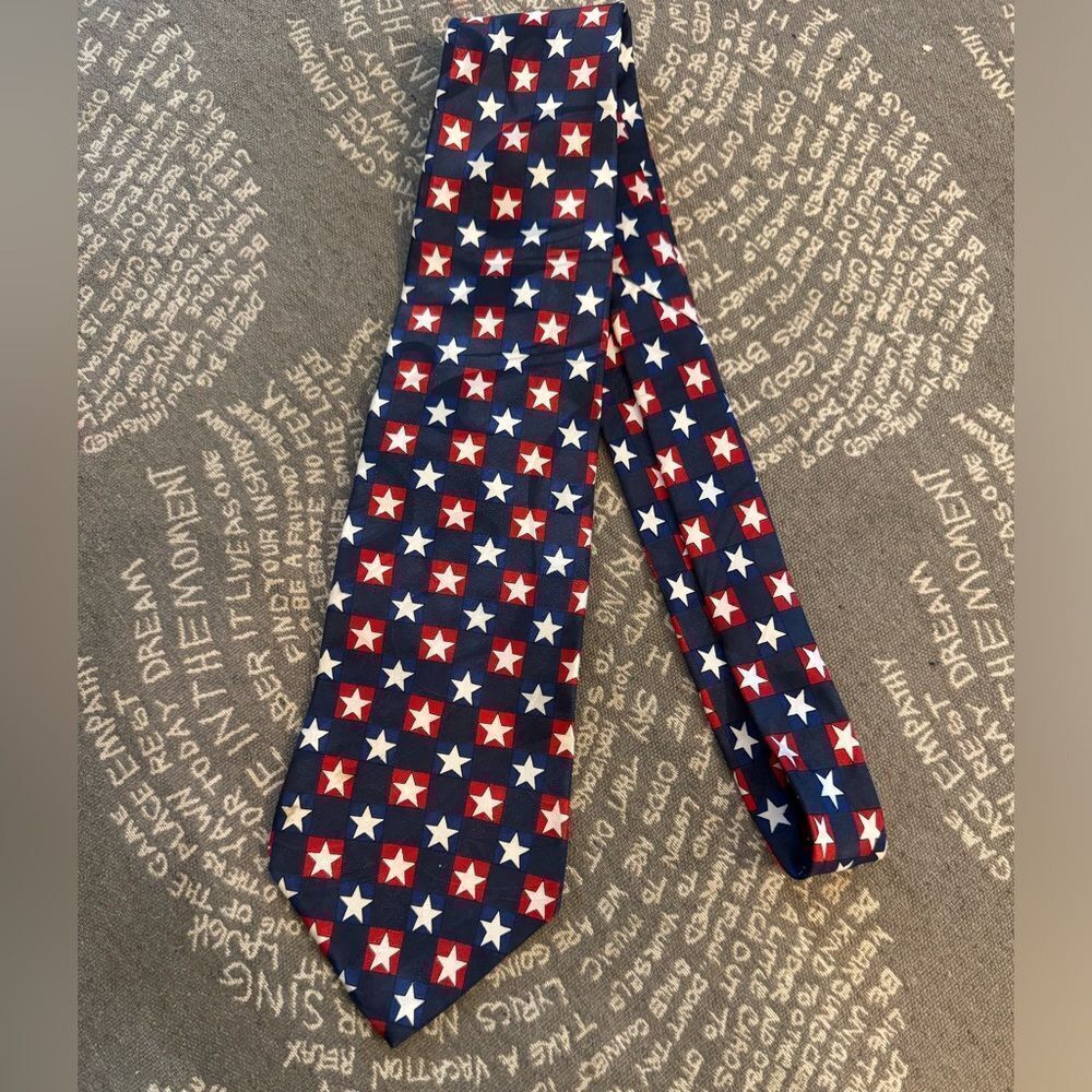 American Tradition are white & Blue Stars Men’s Tie